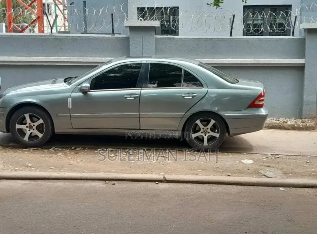 Mercedes-Benz C240 2.6 RWD 2005 Gray