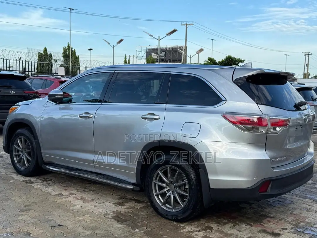 Toyota Highlander Limited V6 4x2 (3.5L 6cyl 6A) 2016 Silver