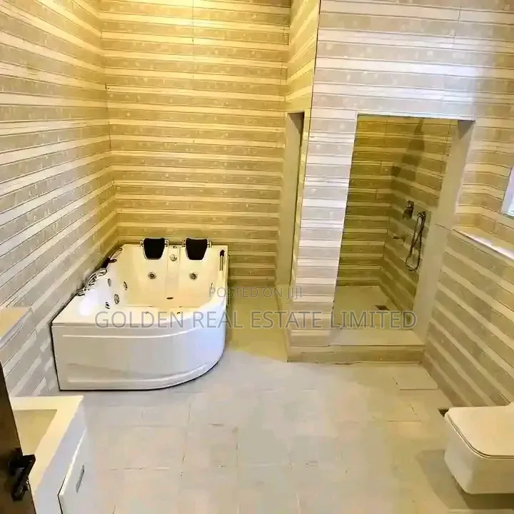 7bdrm Mansion in Asokoro for sale
