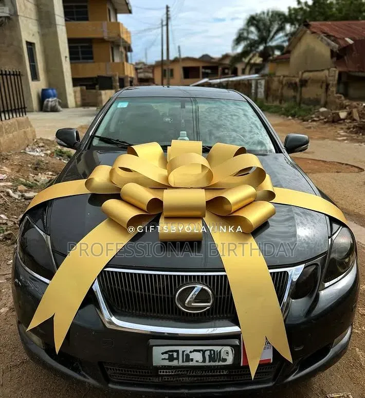 Gold Car Bow Ribbon Bonnet.