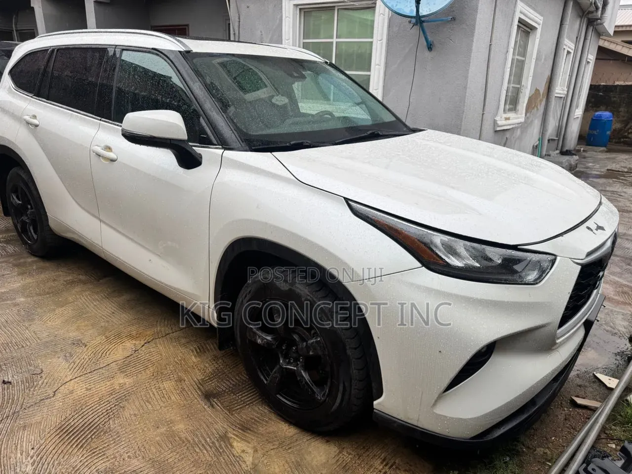 Toyota Highlander XLE 2021 White