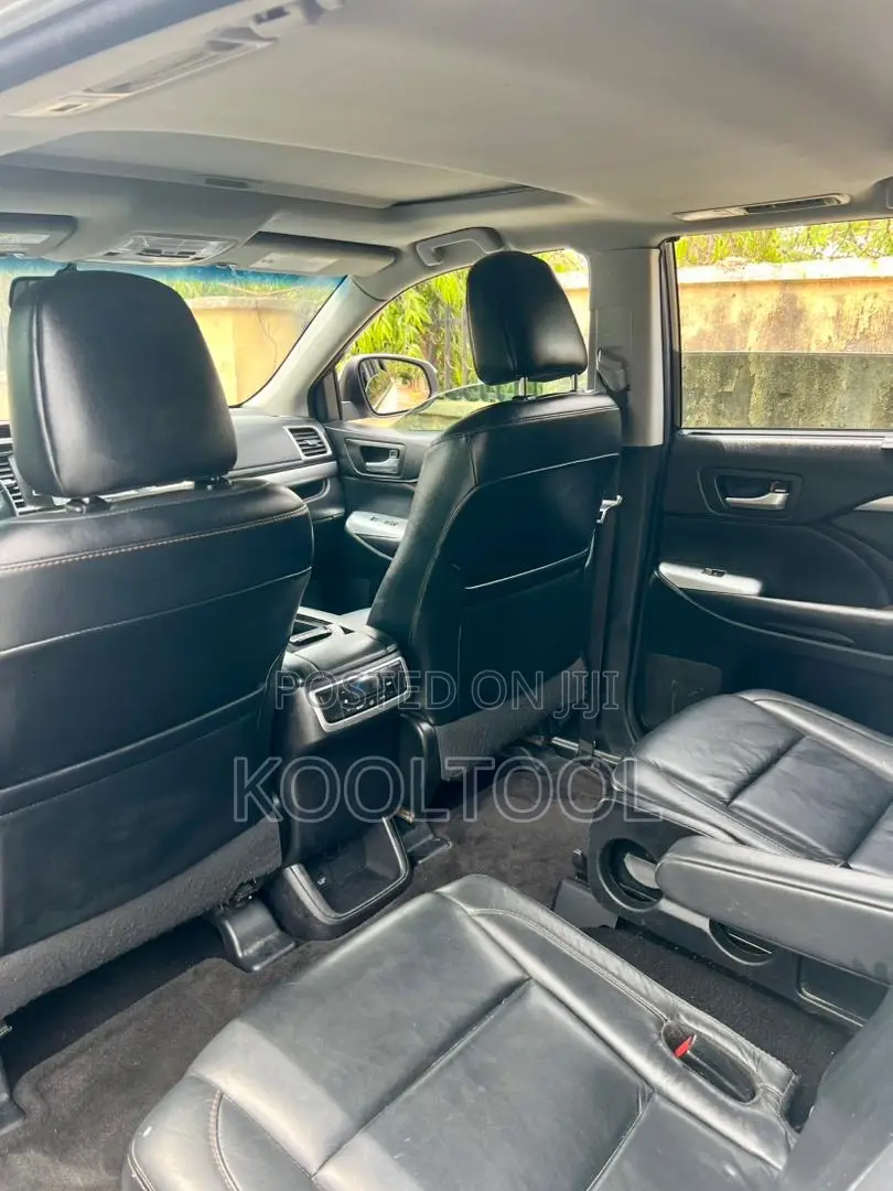 Toyota Highlander XLE V6 4x4 (3.5L 6cyl 6A) 2016 White