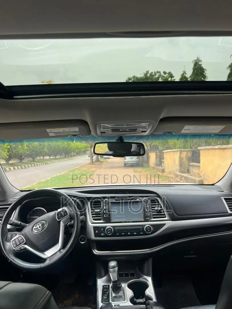 Toyota Highlander XLE V6 4x4 (3.5L 6cyl 6A) 2016 White