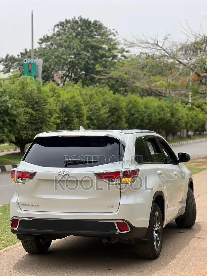 Toyota Highlander XLE V6 4x4 (3.5L 6cyl 6A) 2016 White