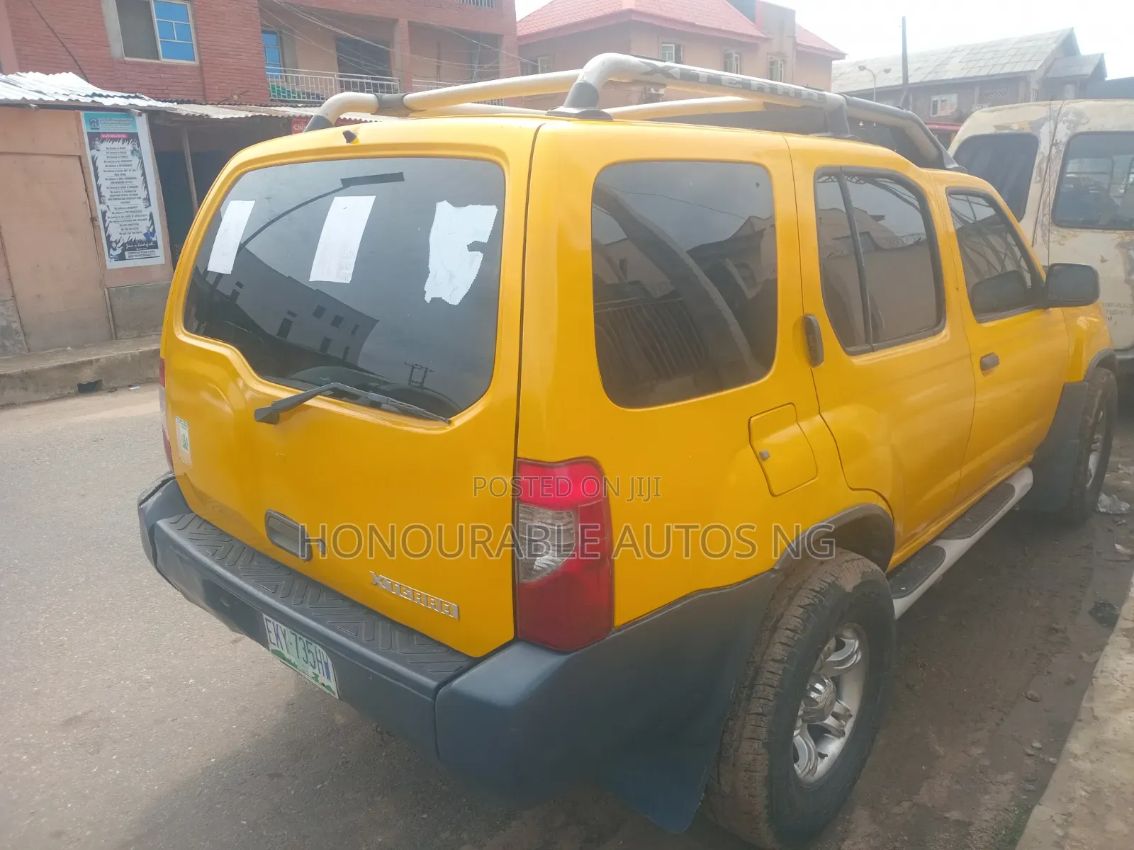 Nissan Xterra Automatic 2004 Yellow