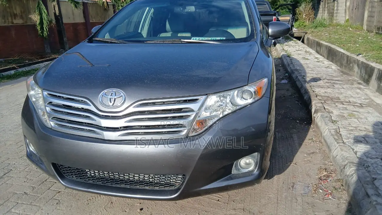 Toyota Venza LE 2010 Gray