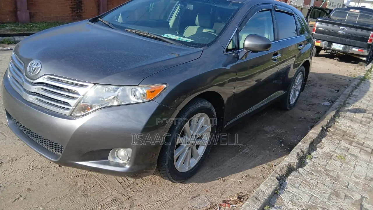 Toyota Venza LE 2010 Gray