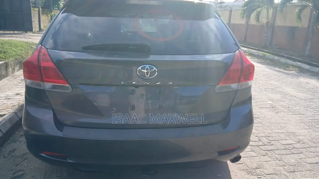 Toyota Venza LE 2010 Gray