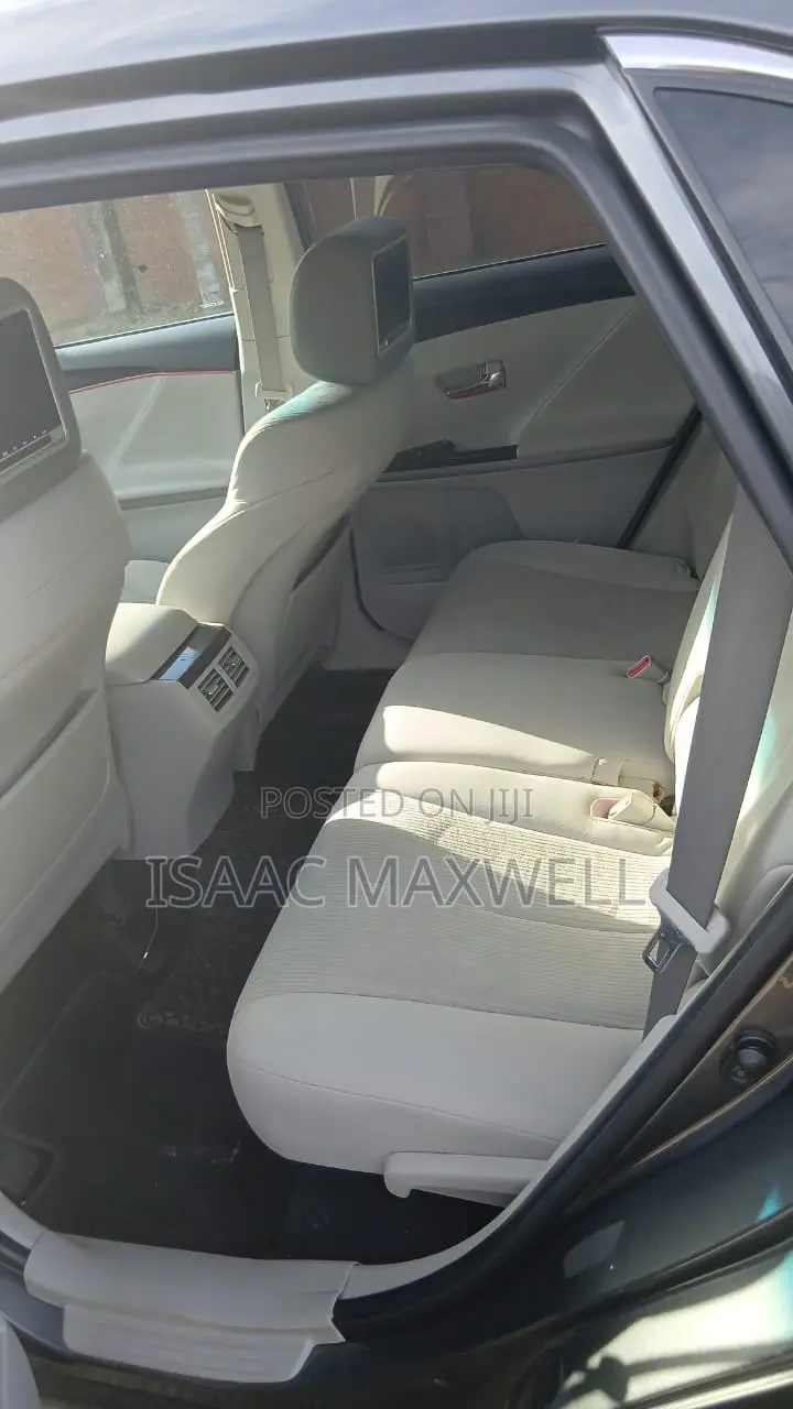 Toyota Venza LE 2010 Gray