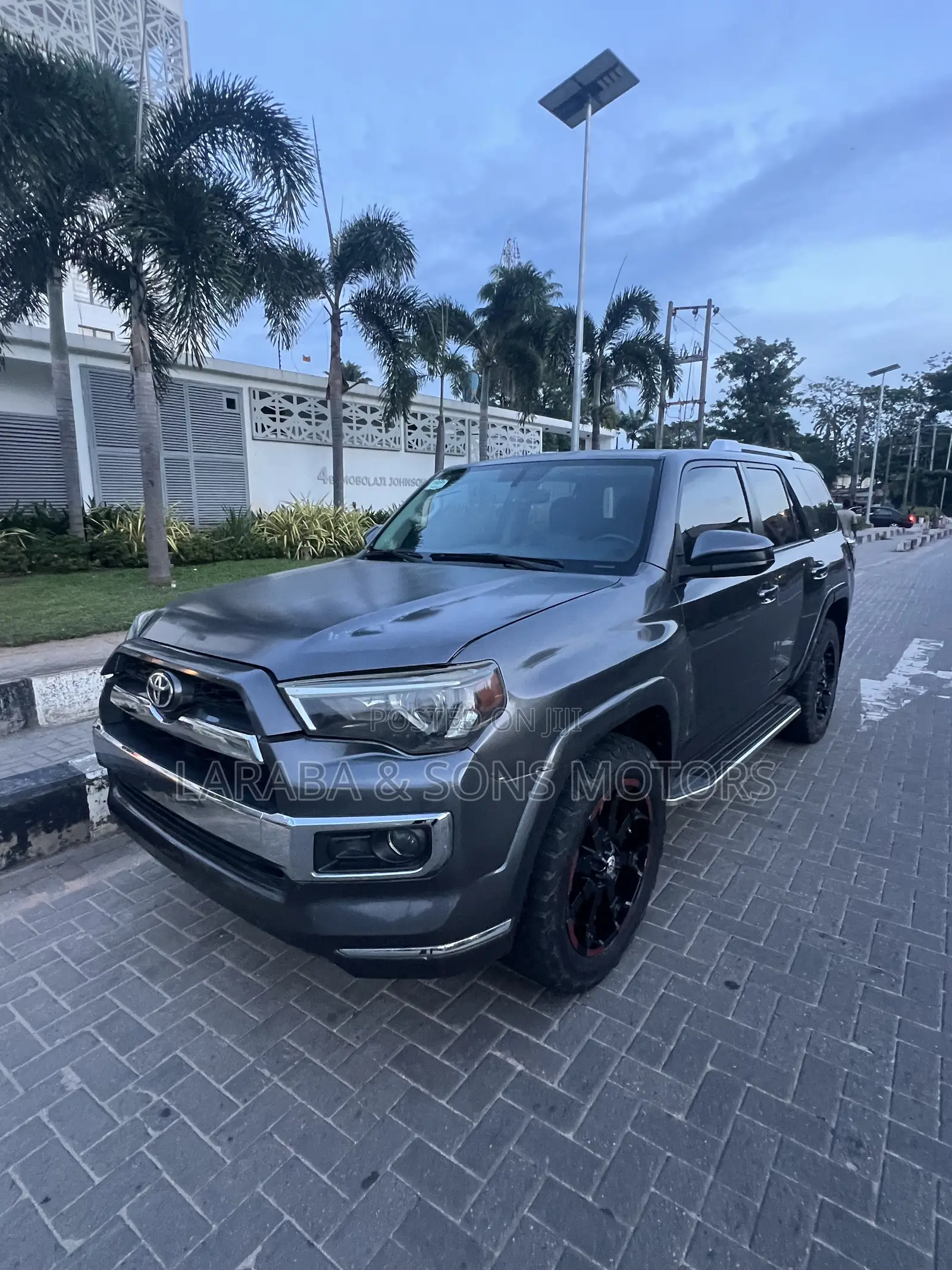 Toyota 4-Runner Limited 4dr 4x4 (4.0L 6cyl 5A) 2017 Gray