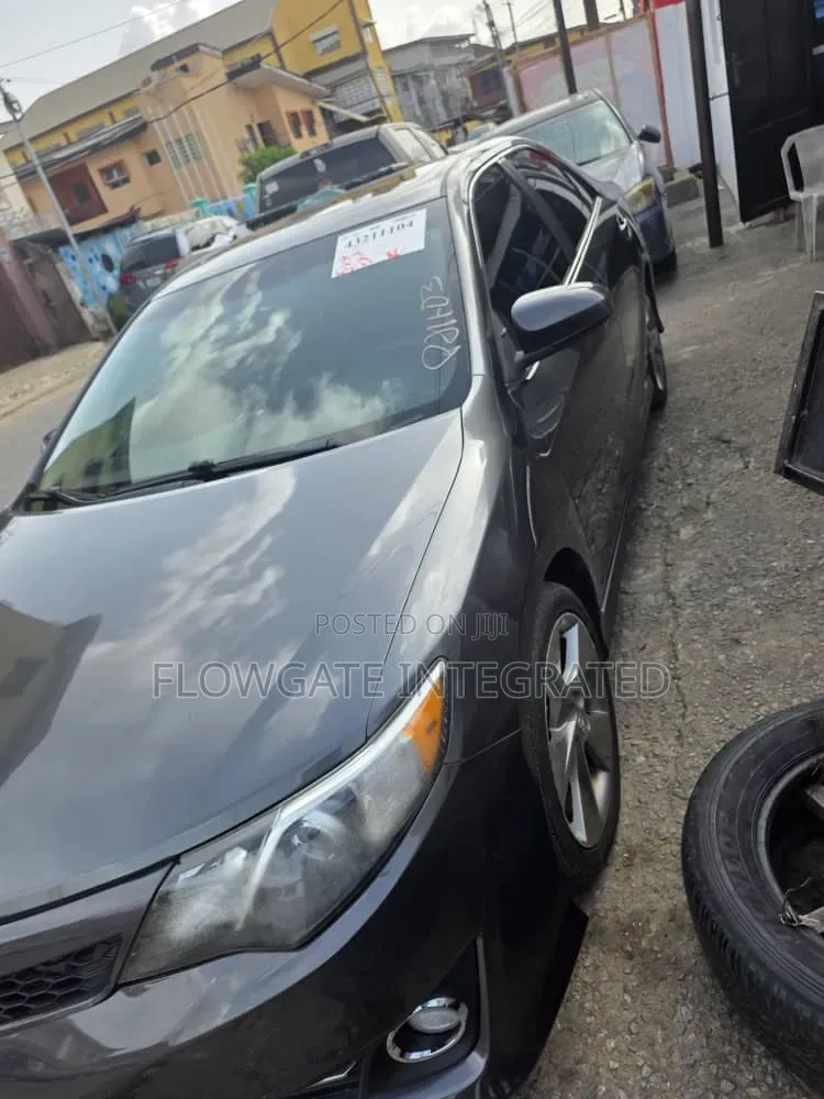 Toyota Camry SE V6 4dr Sedan (3.5L 6cyl 6A) 2012 Gray