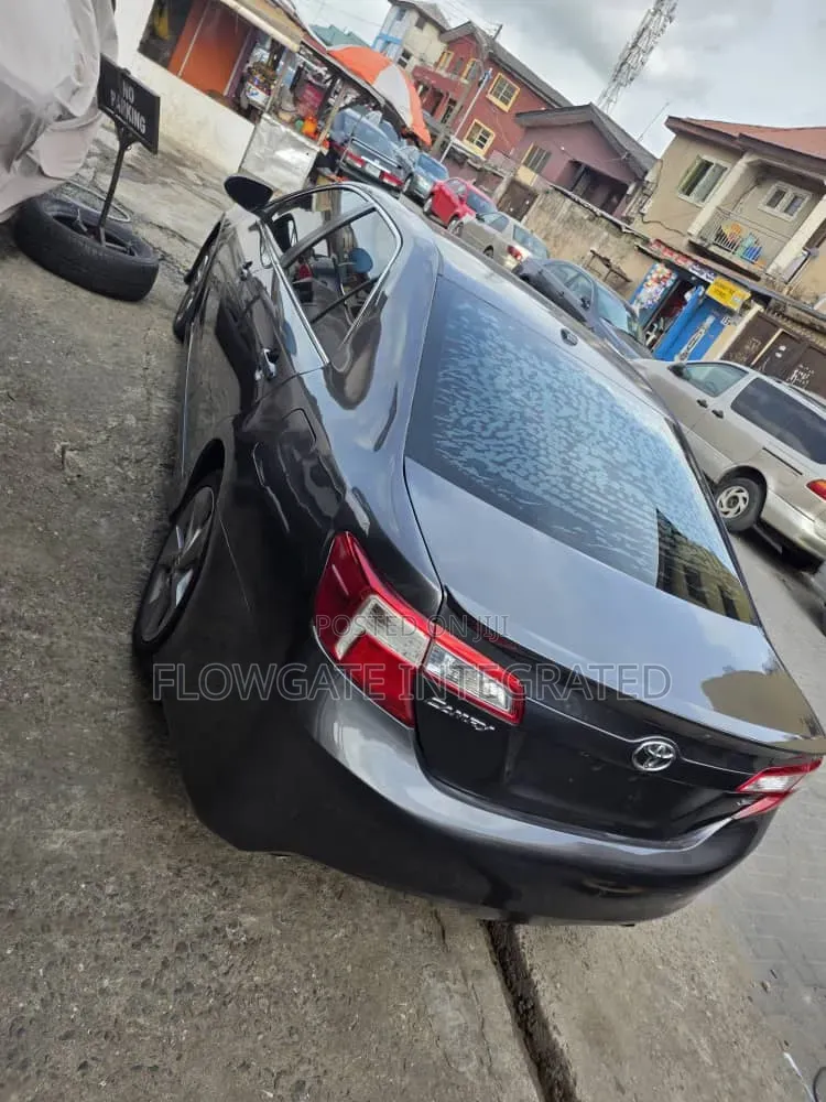 Toyota Camry SE V6 4dr Sedan (3.5L 6cyl 6A) 2012 Gray