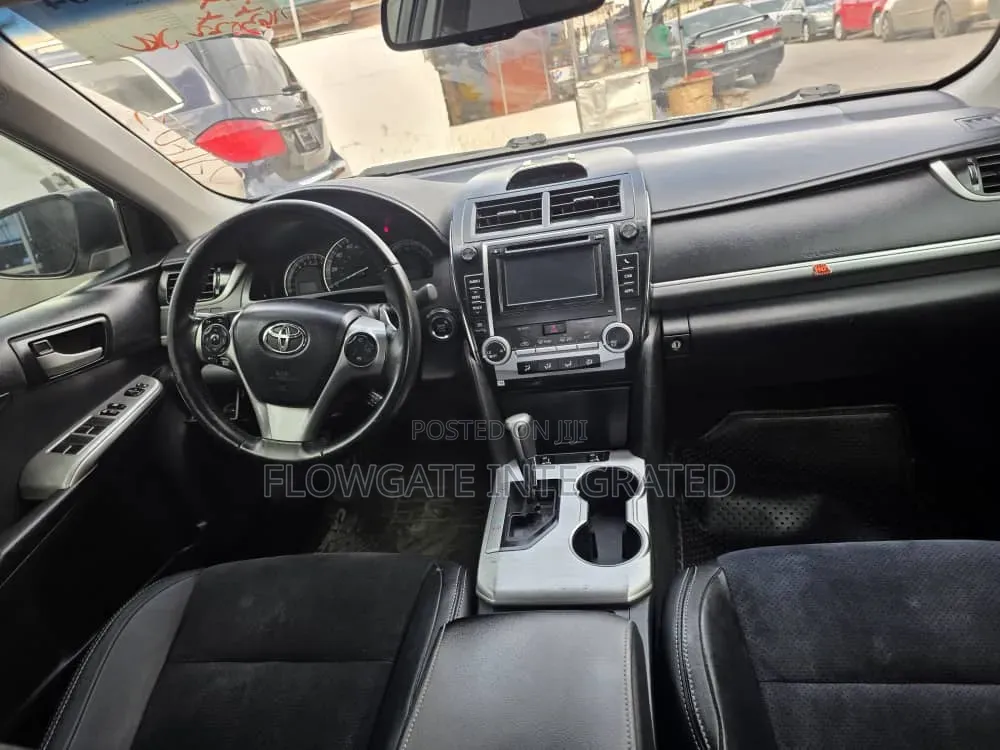 Toyota Camry SE V6 4dr Sedan (3.5L 6cyl 6A) 2012 Gray