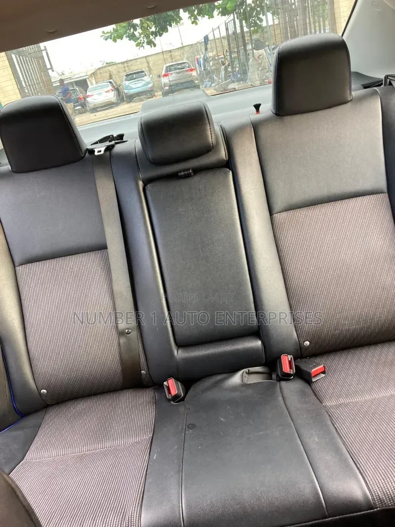 Toyota Corolla SE (1.8L 4cyl 6M) 2019 Red