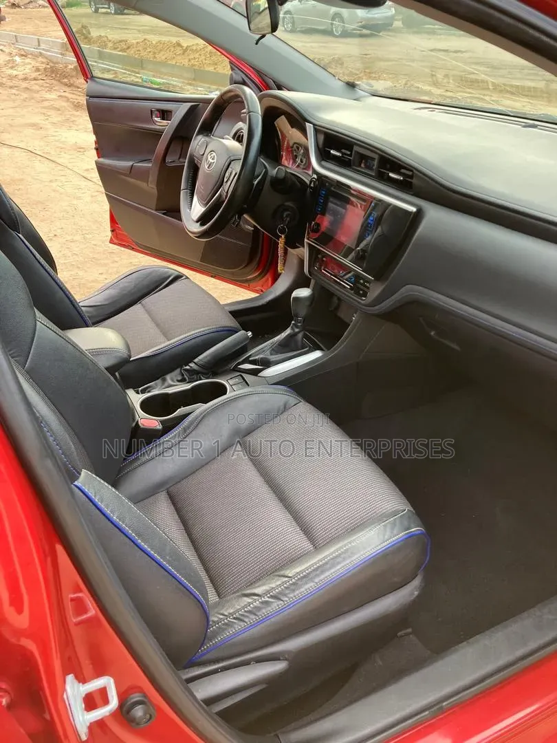 Toyota Corolla SE (1.8L 4cyl 6M) 2019 Red