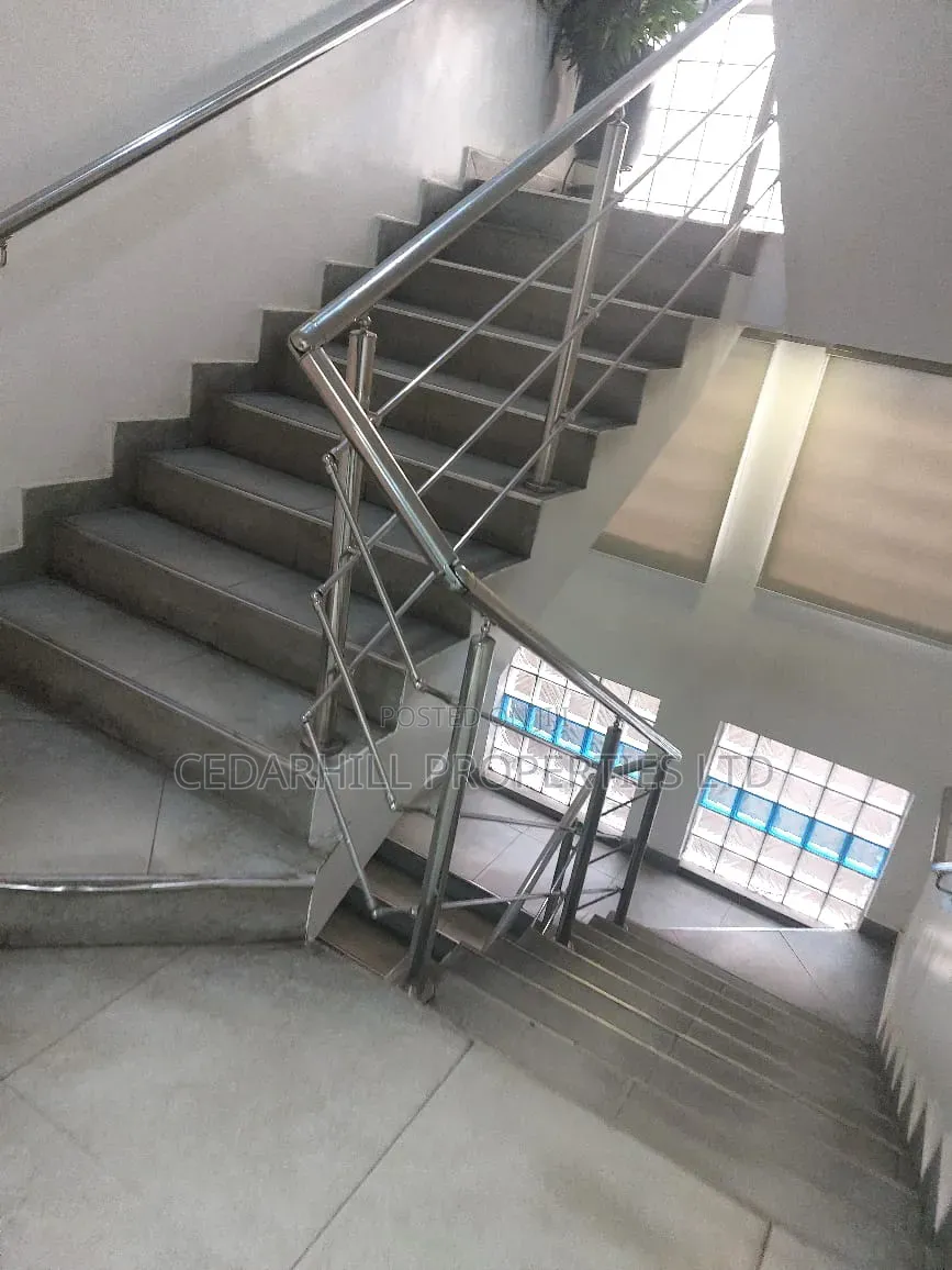 Detached Open-plan Office Building