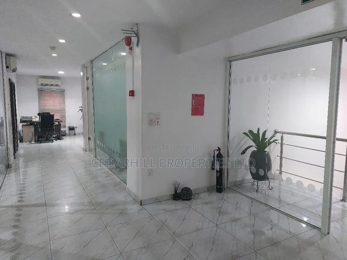 Detached Open-plan Office Building