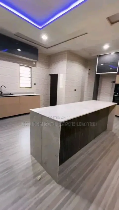 7bdrm Mansion in Dape for sale