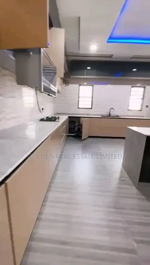 7bdrm Mansion in Dape for sale