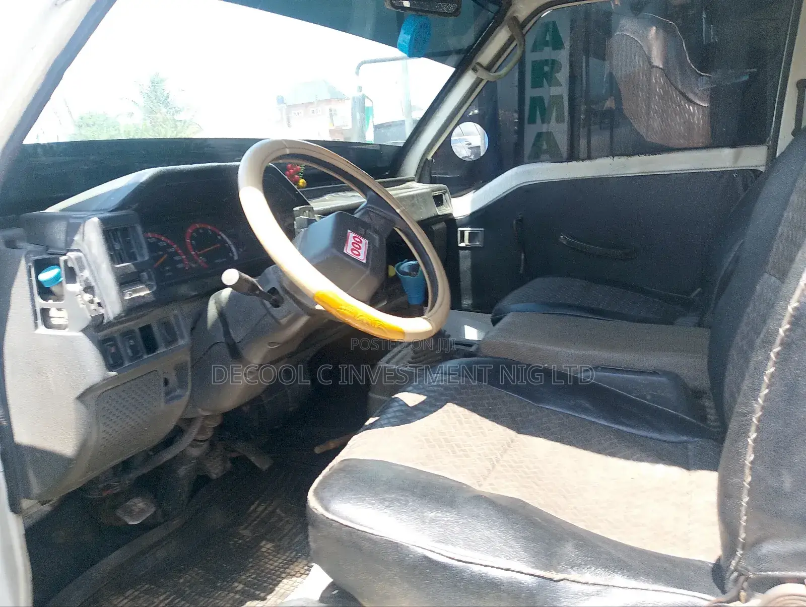 Mitsubishi L300 2005 White