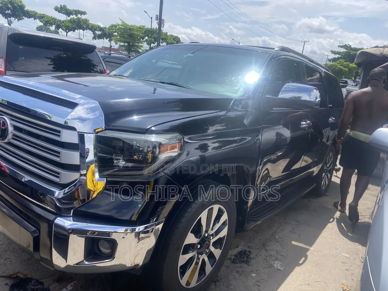Toyota Sequoia Platinum 4dr SUV 4WD (5.7L 8cyl 6A) 2013 Black