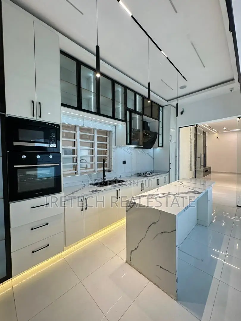 5bdrm Duplex in Ologolo Enviroment for sale