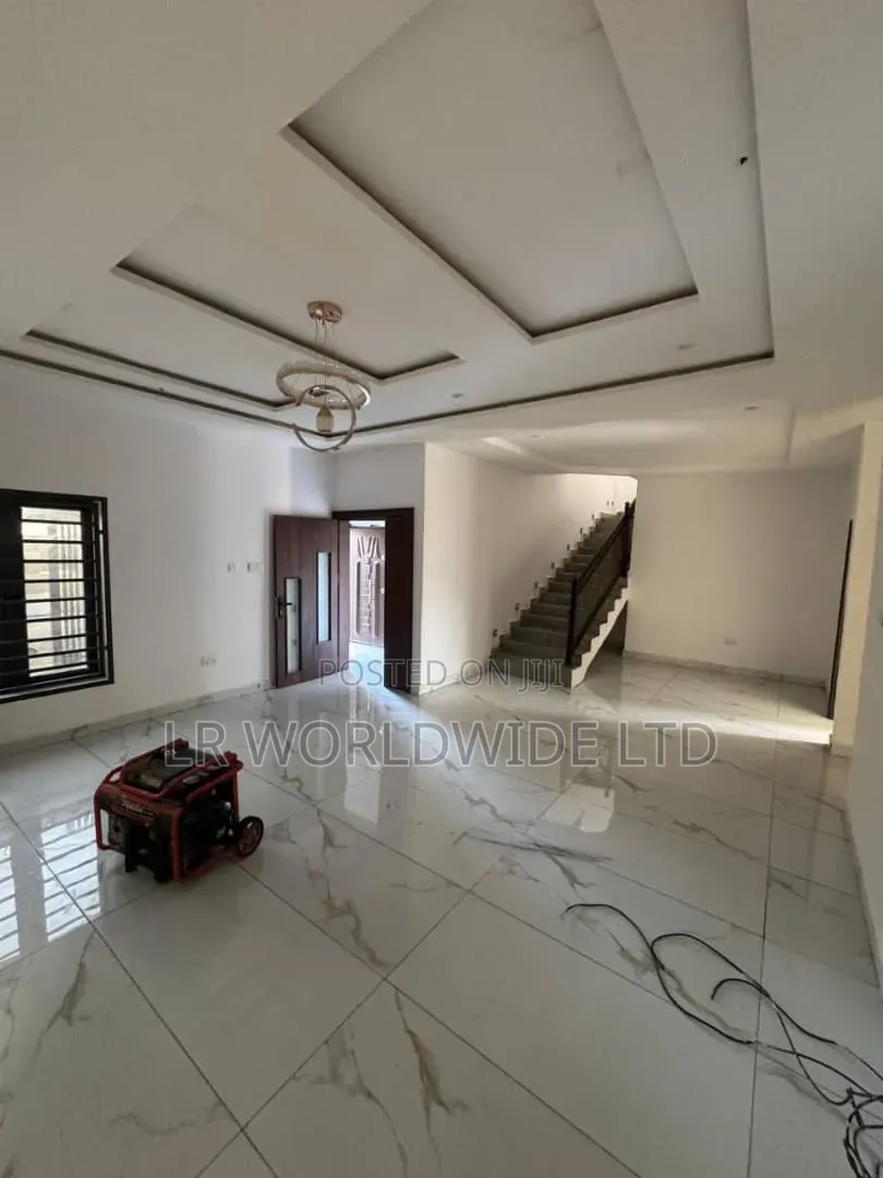 4bdrm Duplex in Sabon Lugbe for sale
