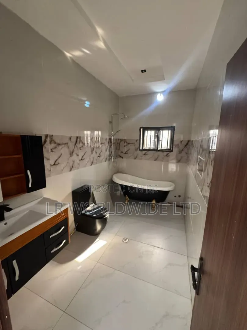4bdrm Duplex in Sabon Lugbe for sale