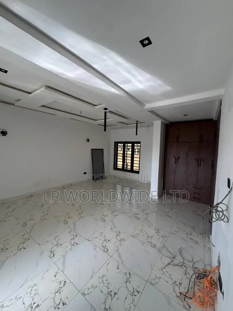 4bdrm Duplex in Sabon Lugbe for sale