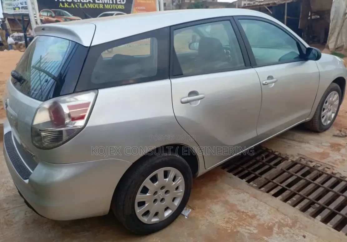 Toyota Matrix XRS Hatchback FWD (1.8L 4cyl 6M) 2006 Silver