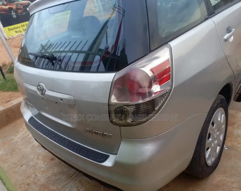 Toyota Matrix XRS Hatchback FWD (1.8L 4cyl 6M) 2006 Silver