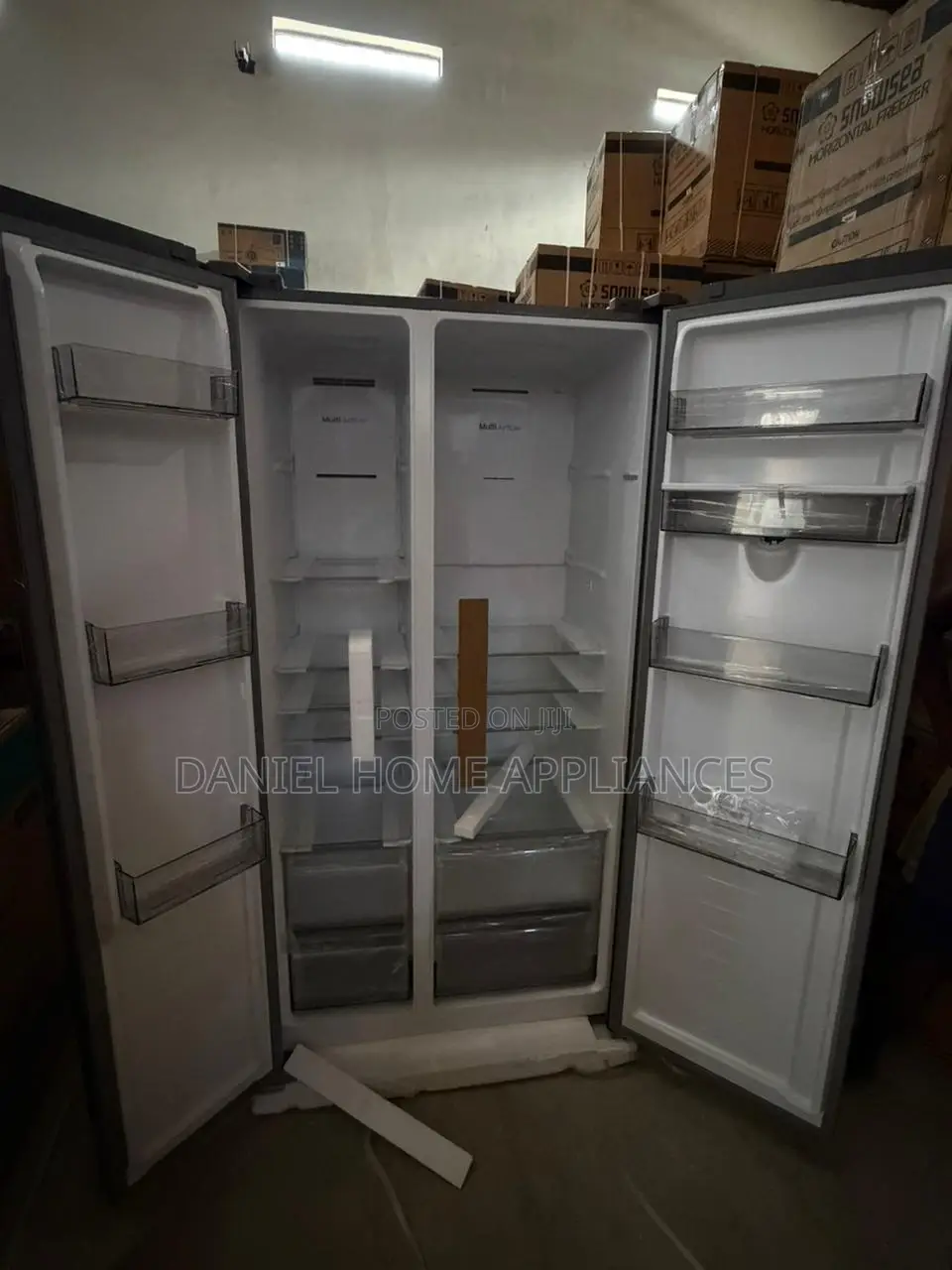 Hisense Side-by-Side Refrigerator With a Built-in Water Dispenser