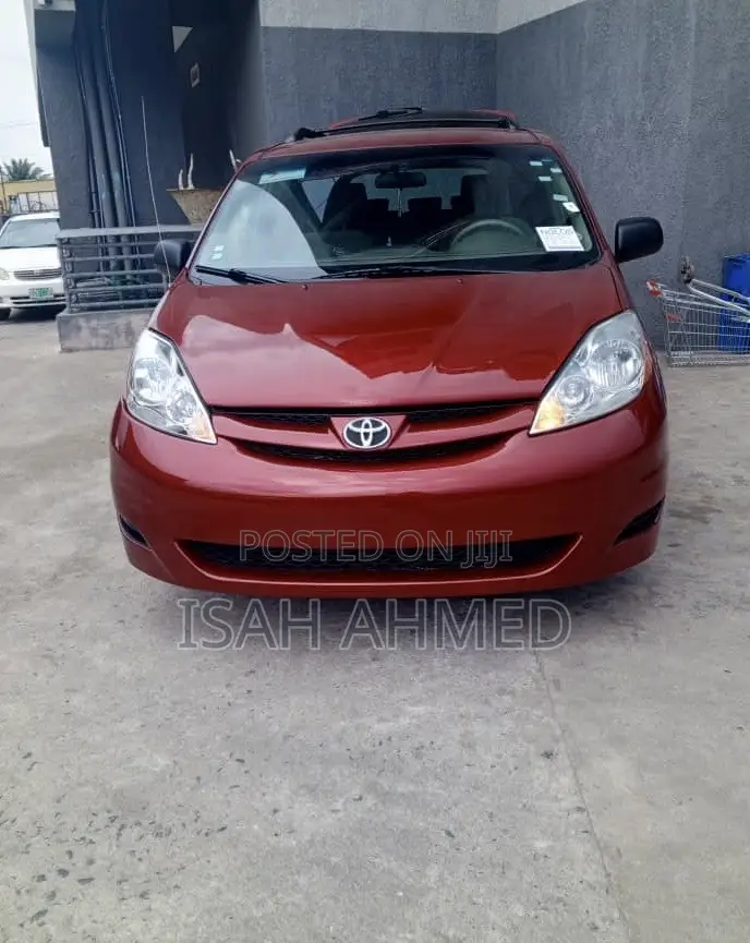 Toyota Sienna LE 2009 Red
