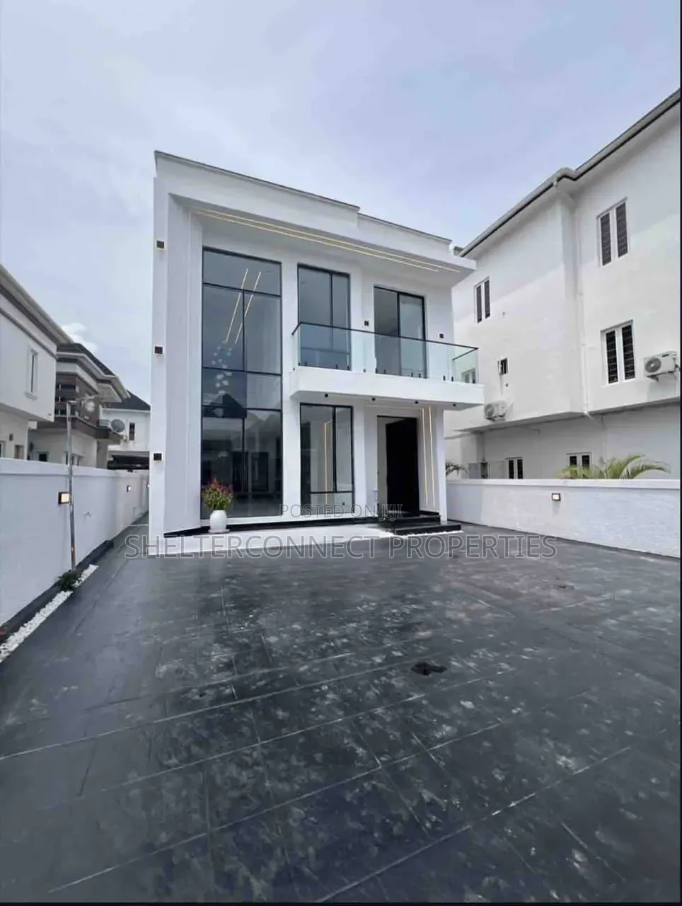 5bdrm Duplex in Lekki Expressway for sale