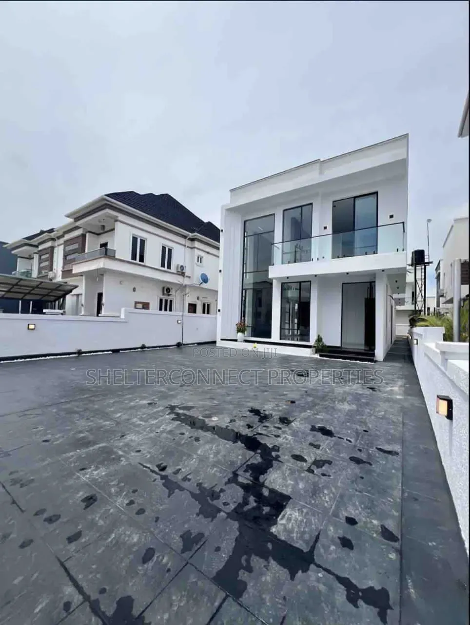 5bdrm Duplex in Lekki Expressway for sale