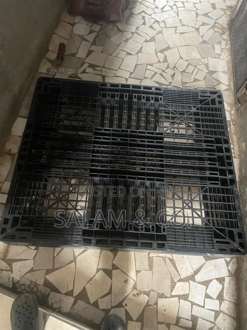 Heavy-Duty Plastic Pallet 130cm X 110cm – Durable Reusable