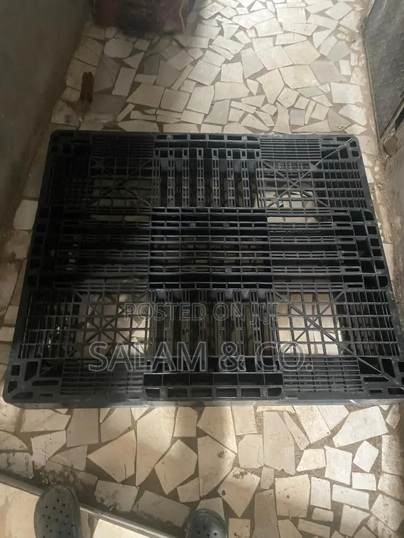 Heavy-Duty Plastic Pallet 130cm X 110cm – Durable Reusable