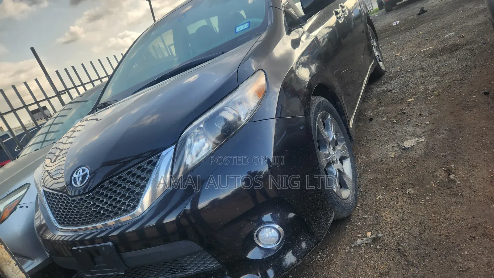 Toyota Sienna SE 8 Passenger 2012 Black