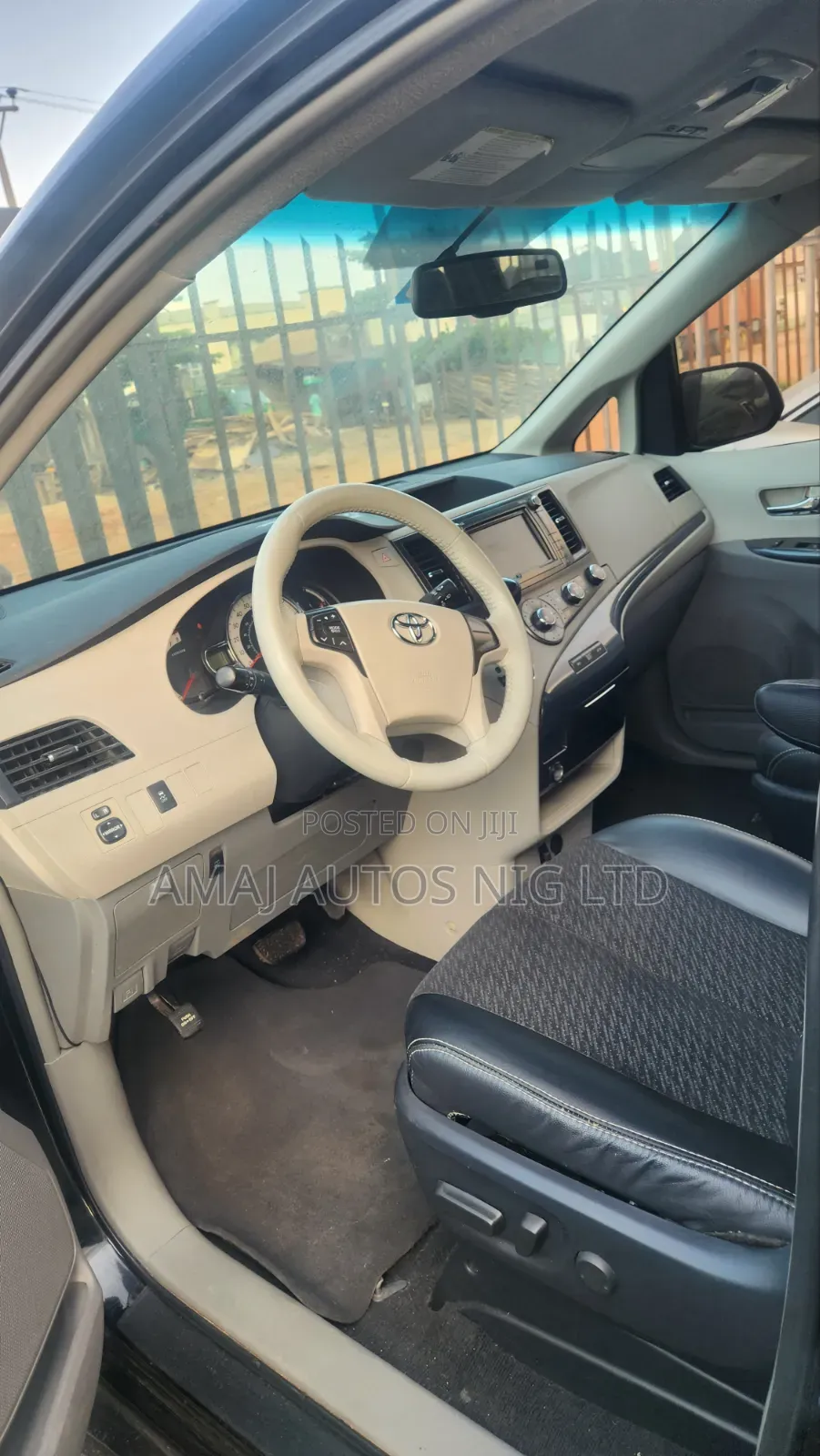 Toyota Sienna SE 8 Passenger 2012 Black