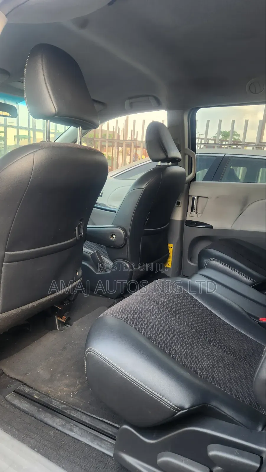 Toyota Sienna SE 8 Passenger 2012 Black