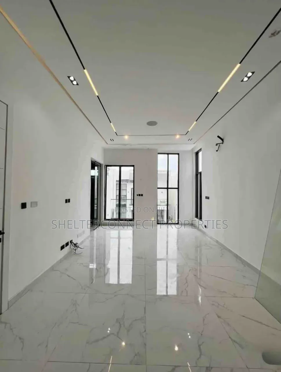 5bdrm Duplex in Chevron for sale