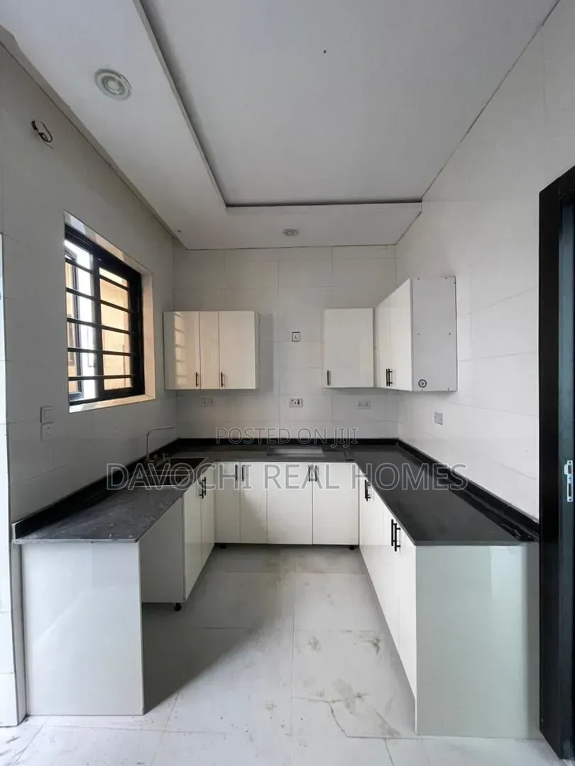 4bdrm Duplex in Ikota for sale