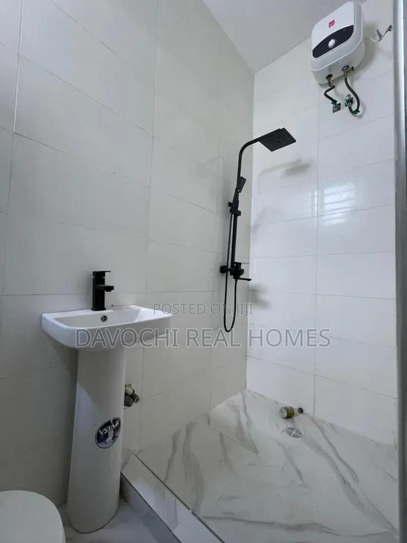 4bdrm Duplex in Ikota for sale