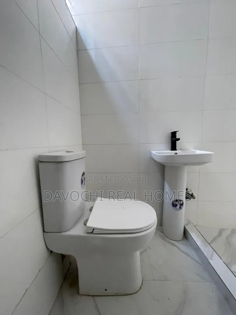4bdrm Duplex in Ikota for sale