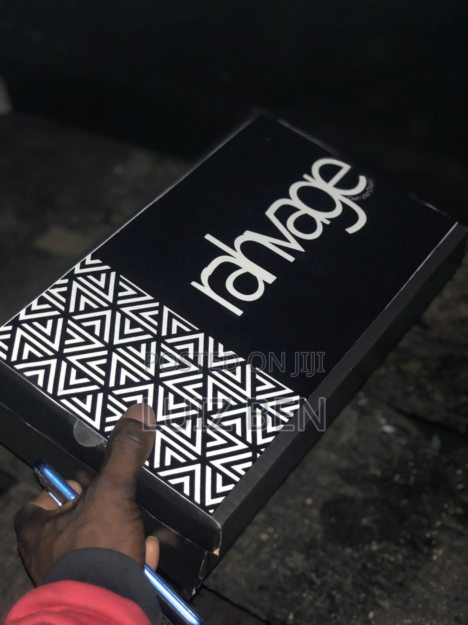 All Types Of Neat Corrugated Cartons Are Available