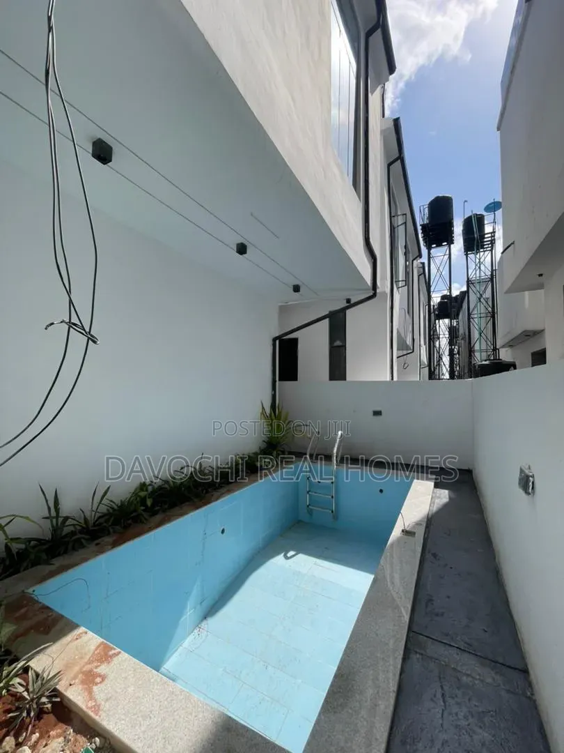 4bdrm Duplex in Chevron for sale