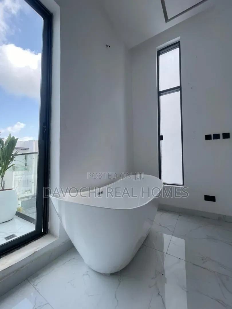 4bdrm Duplex in Chevron for sale
