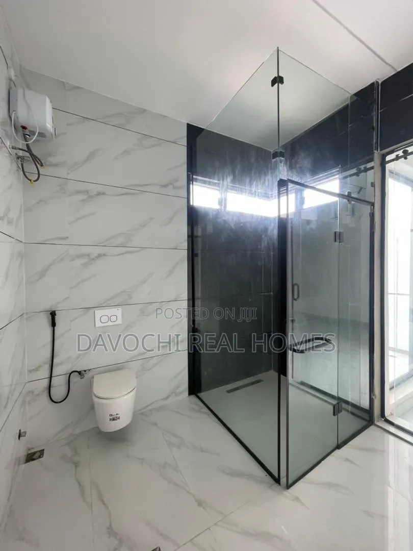 4bdrm Duplex in Chevron for sale