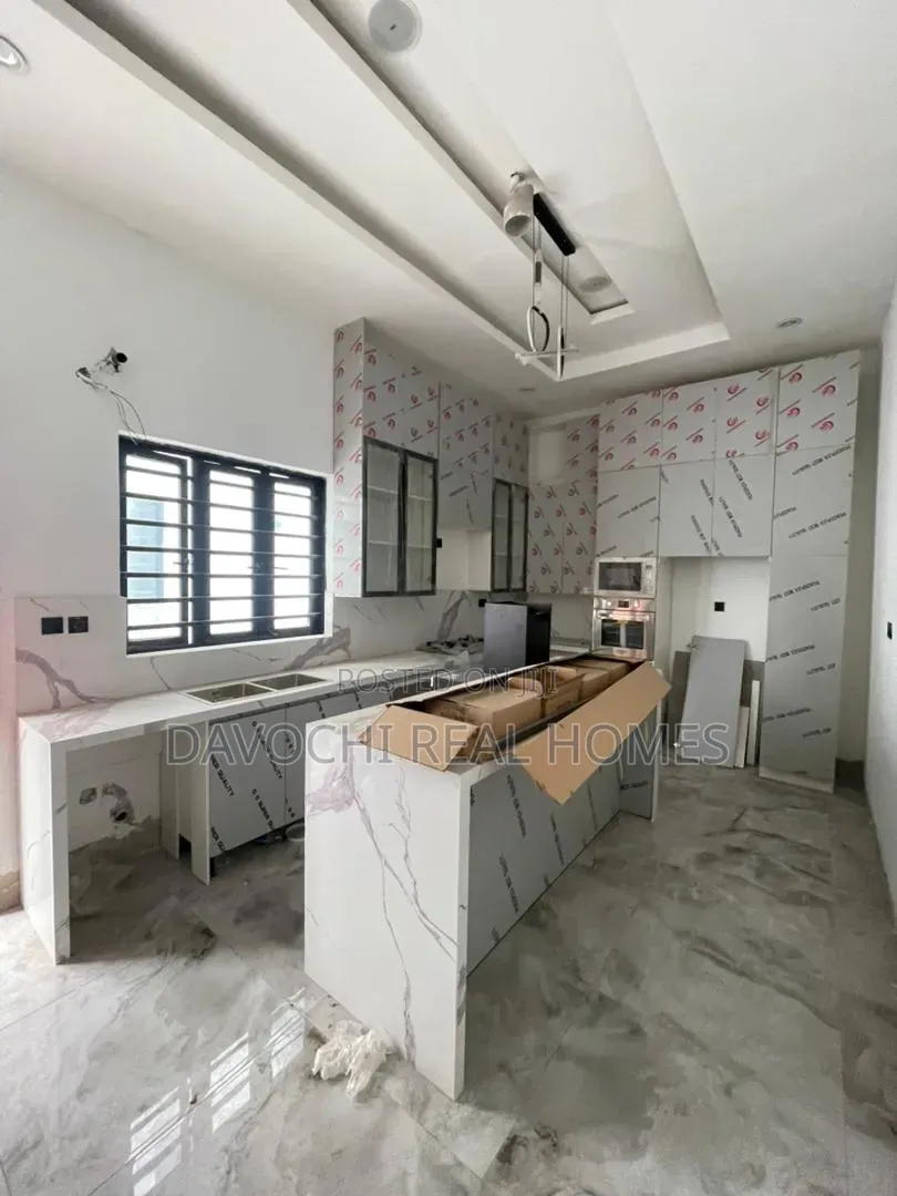 5bdrm Duplex in Osapa london for sale