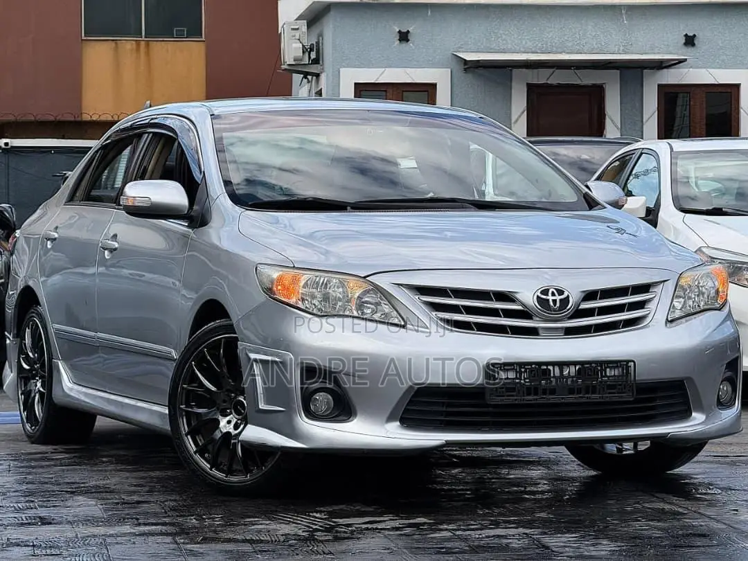 Toyota Corolla 2011 Silver